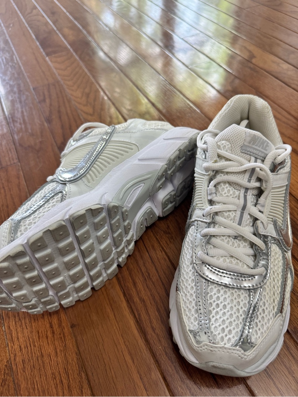 Nike White and Silver Athletic Sneakers V5 - Picture 5 of 9